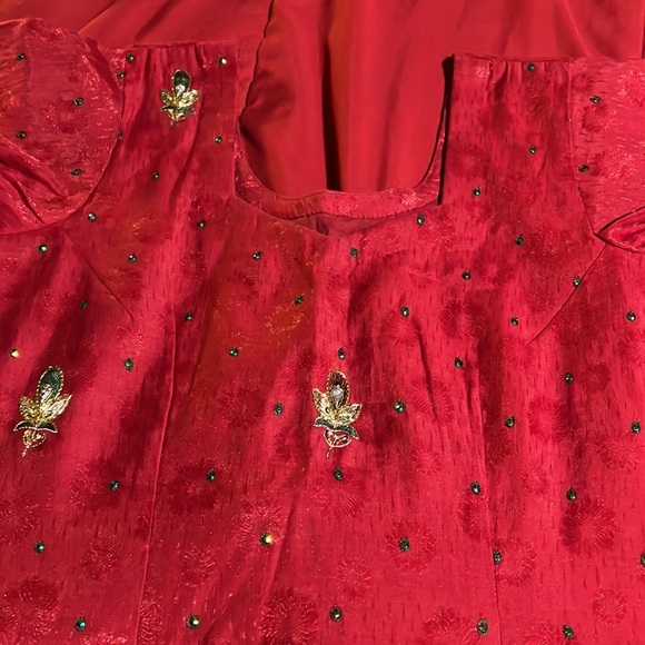 Hand embroidered kurti - Picture 9 of 13